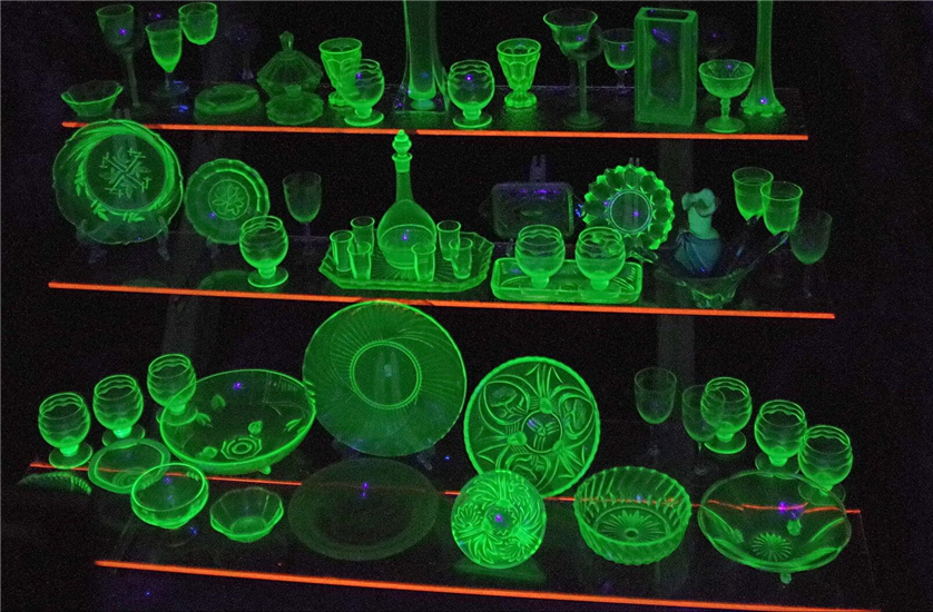 Green uranium glass 