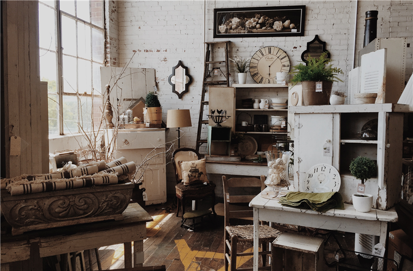 What is the Difference Between Vintage and Antique?